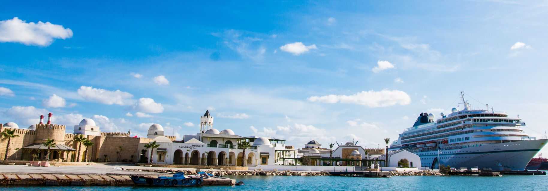 Cruise ship in La Goulette